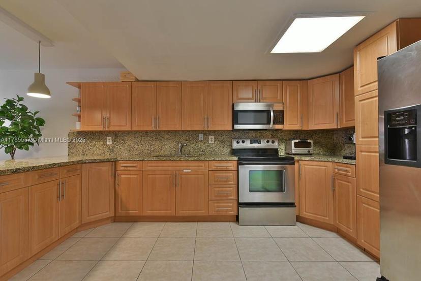 Picture of 11365 SW 2Nd St # 602, Sweetwater FL 33174