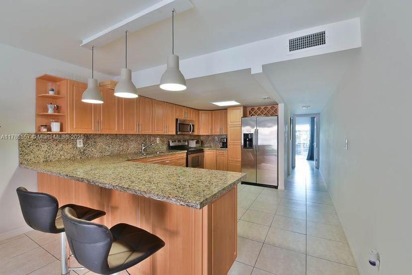 Picture of 11365 SW 2Nd St # 602, Sweetwater FL 33174
