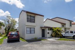Picture of 471 NW 98Th Ct # 471, Miami, FL 33172