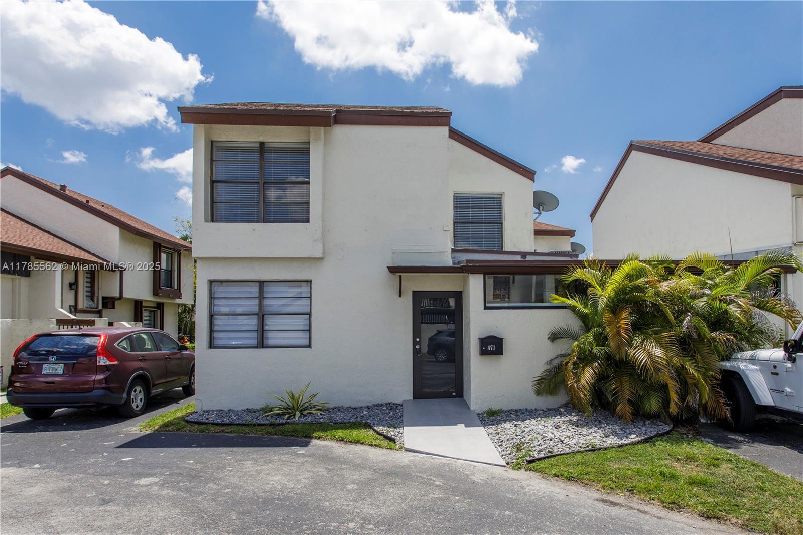 Picture of 471 NW 98Th Ct # 471, Miami, FL 33172