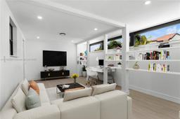Picture of 471 NW 98Th Ct # 471, Miami, FL 33172