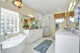 Picture of 1543 NW 182Nd Way, Pembroke Pines, FL 33029