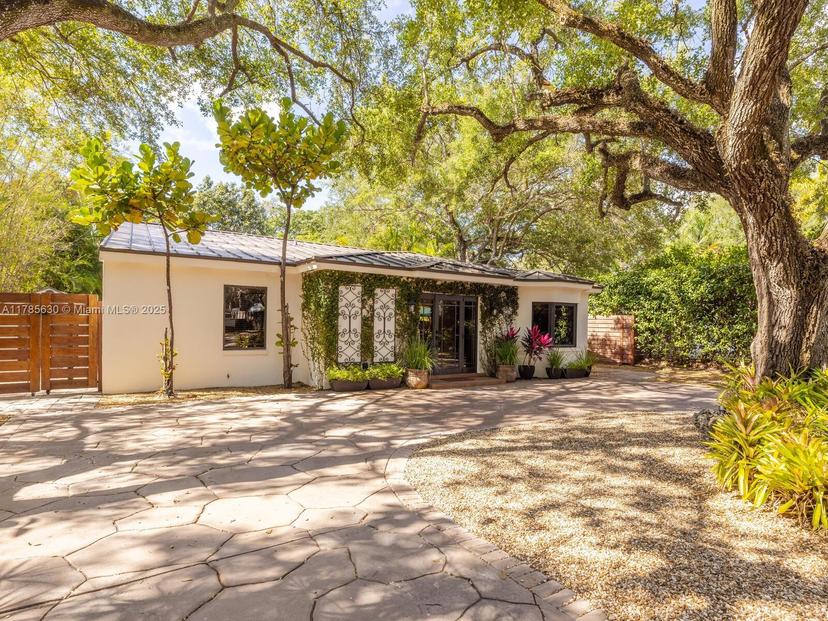 Picture of 6870 SW 77Th Ter, South Miami FL 33143