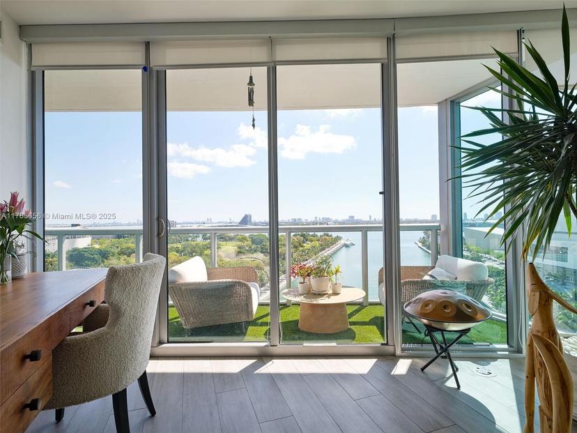 Picture of 888 Biscayne Blvd # 1009, Miami FL 33132