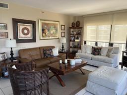 Picture of 20185 E Country Club Dr # 405, Aventura, FL 33180