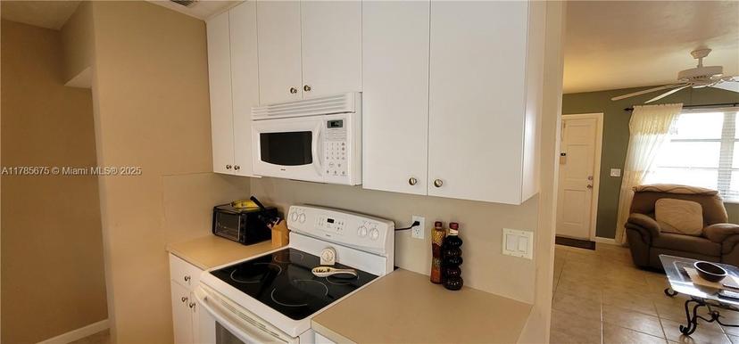 Picture of 2230 Jackson St # 2W, Hollywood FL 33020