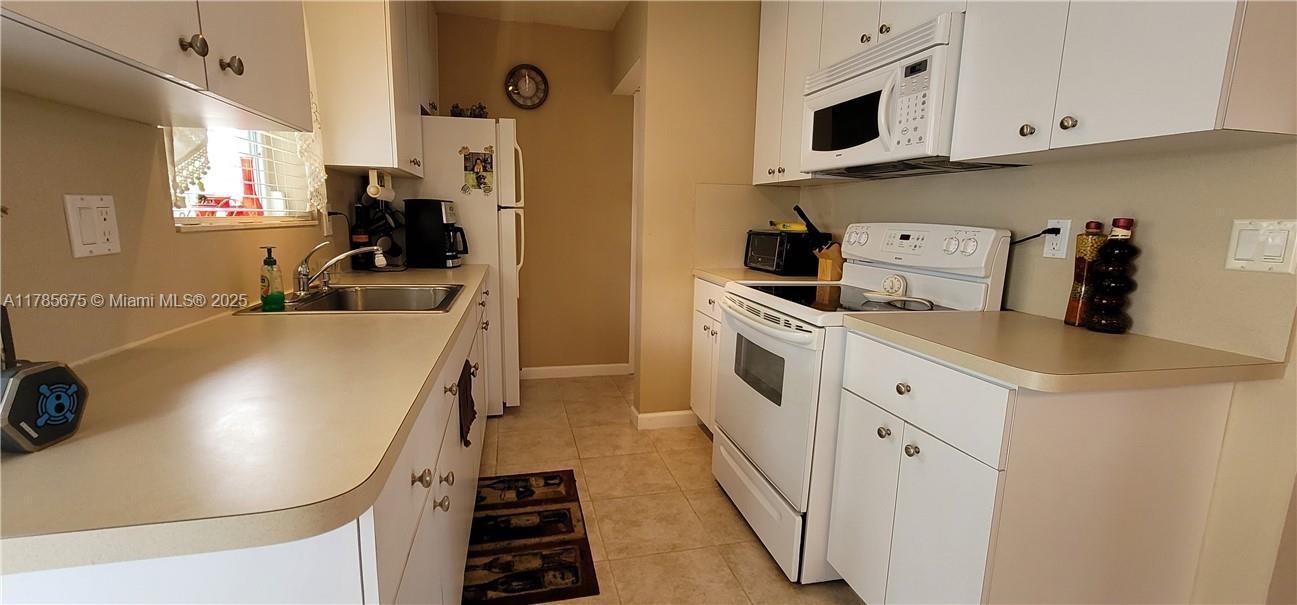 Picture of 2230 Jackson St # 2W, Hollywood, FL 33020