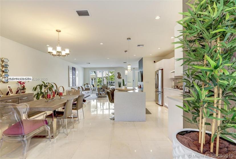 Picture of 10550 NW 63Rd Ter, Doral FL 33178