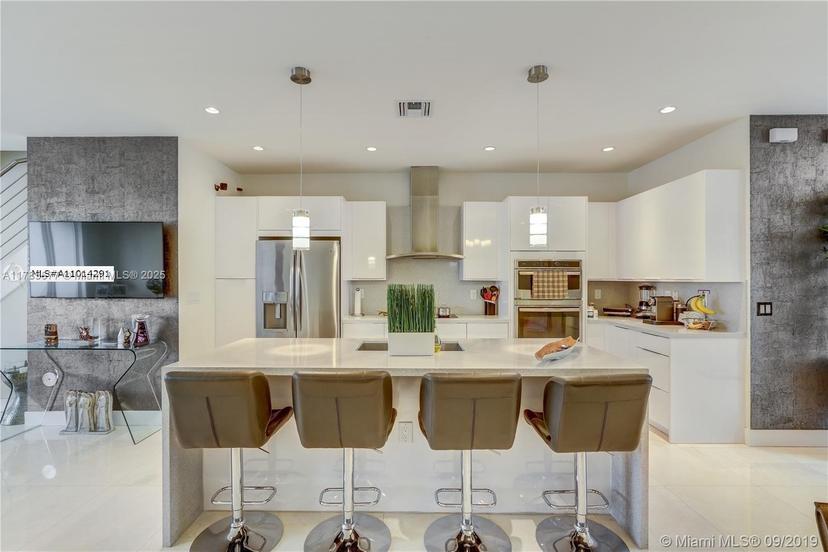 Picture of 10550 NW 63Rd Ter, Doral FL 33178