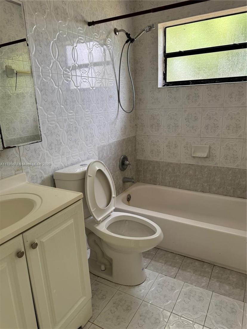 Picture of 3441 NW 177Th Ter, Miami Gardens FL 33056