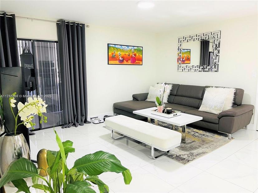 Picture of 771 NE 199Th St # 106, Miami FL 33179