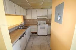 Picture of 10288 NW 9Th St Cir # 402, Miami, FL 33172