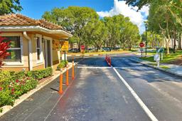 Picture of 9660 S Belfort Cir # 207, Tamarac, FL 33321