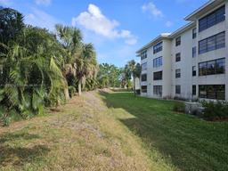 Picture of 6085 Balboa Cir # 403, Boca Raton, FL 33433
