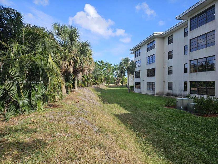 Picture of 6085 Balboa Cir # 403, Boca Raton FL 33433