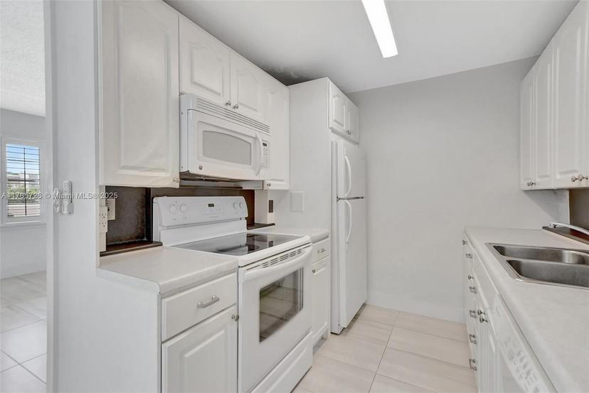 Picture of 3023 Cambridge B # 3023, Deerfield Beach FL 33442