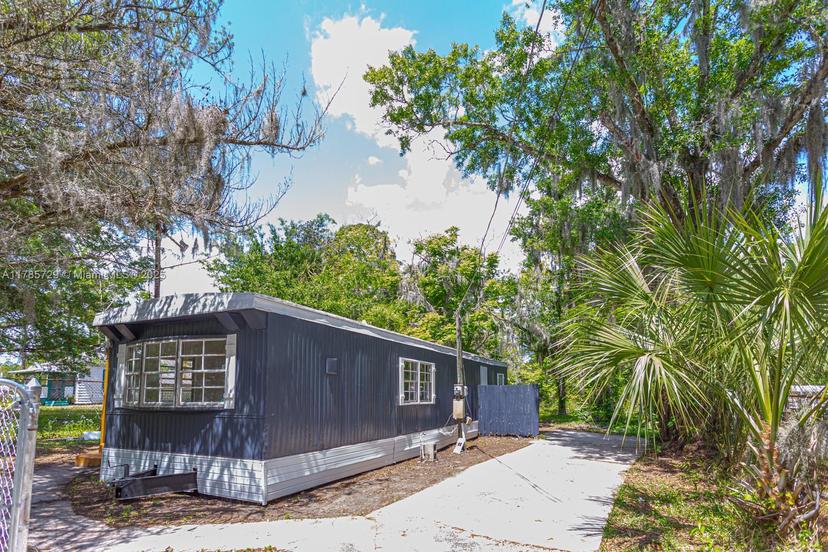 Picture of 120 E Hicks St, Palatka FL 32177