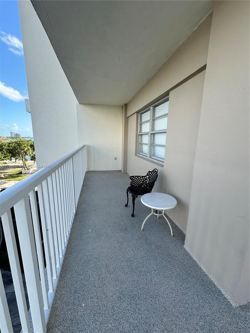Picture of 300 Bayview Dr # 315, Sunny Isles Beach FL 33160