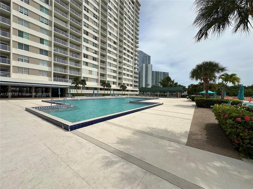 Picture of 300 Bayview Dr # 315, Sunny Isles Beach FL 33160