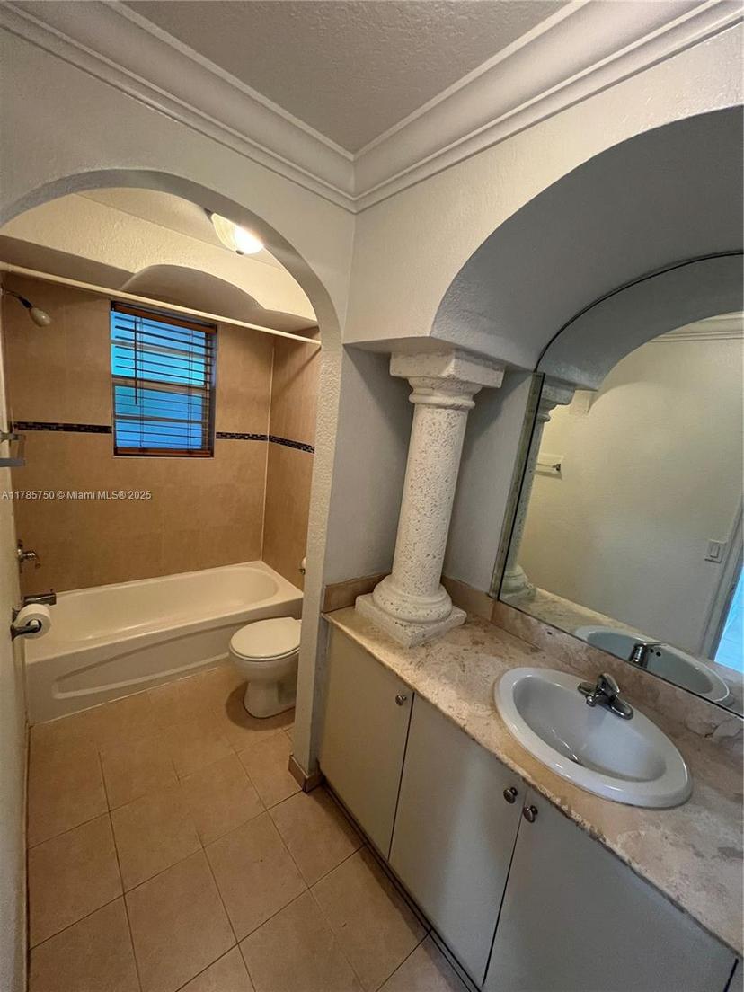 Picture of 17255 SW 95Th Ave # 455, Palmetto Bay FL 33157