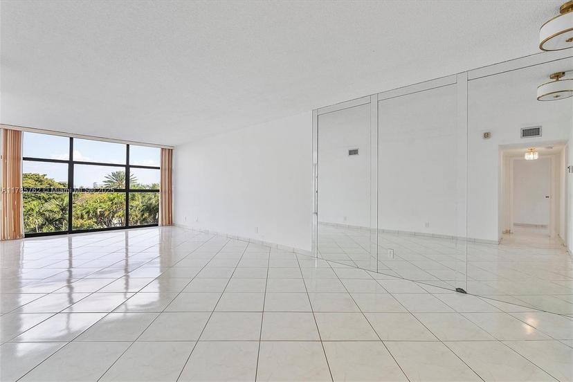 Picture of 600 Parkview Dr # 525, Hallandale Beach FL 33009