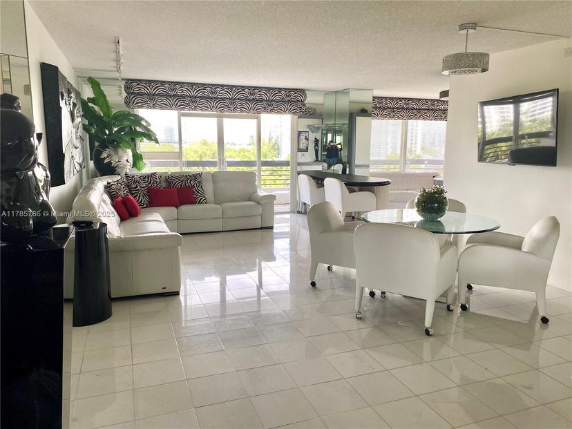 Picture of 19101 NE 36Th Ct # 807, Aventura FL 33180