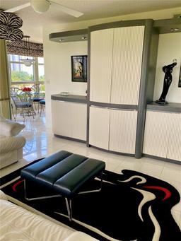 Picture of 19101 NE 36Th Ct # 807, Aventura, FL 33180