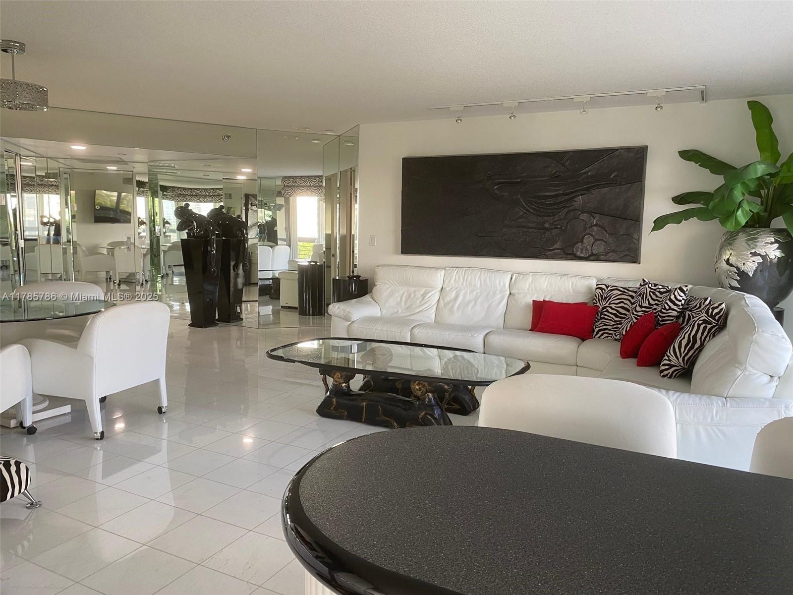 Picture of 19101 NE 36Th Ct # 807, Aventura, FL 33180