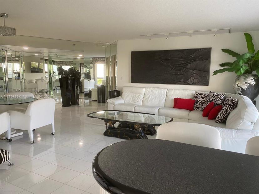 Picture of 19101 NE 36Th Ct # 807, Aventura FL 33180