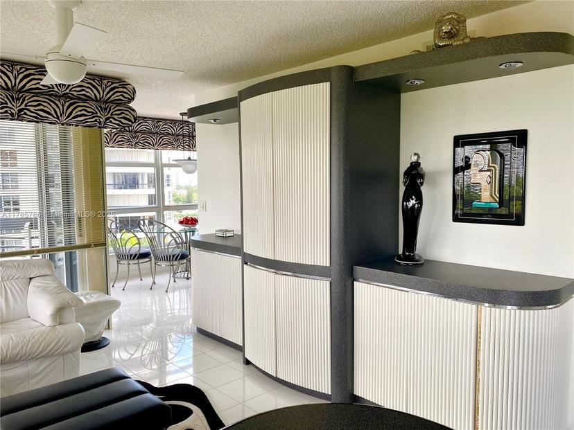 Picture of 19101 NE 36Th Ct # 807, Aventura FL 33180