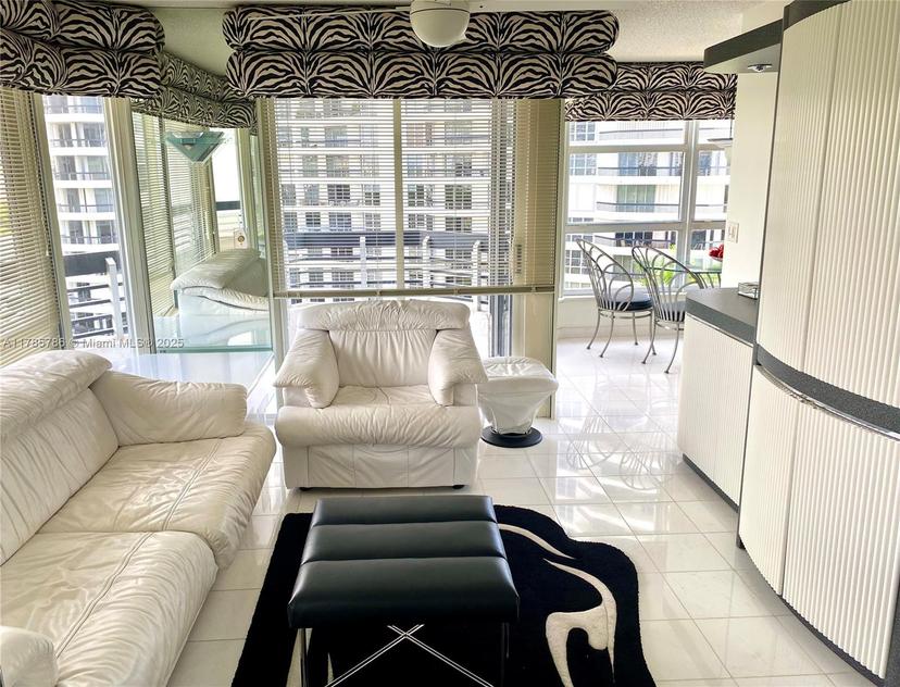 Picture of 19101 NE 36Th Ct # 807, Aventura FL 33180