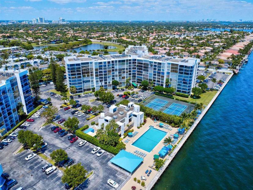 Picture of 1000 Parkview Dr # 1024, Hallandale Beach FL 33009