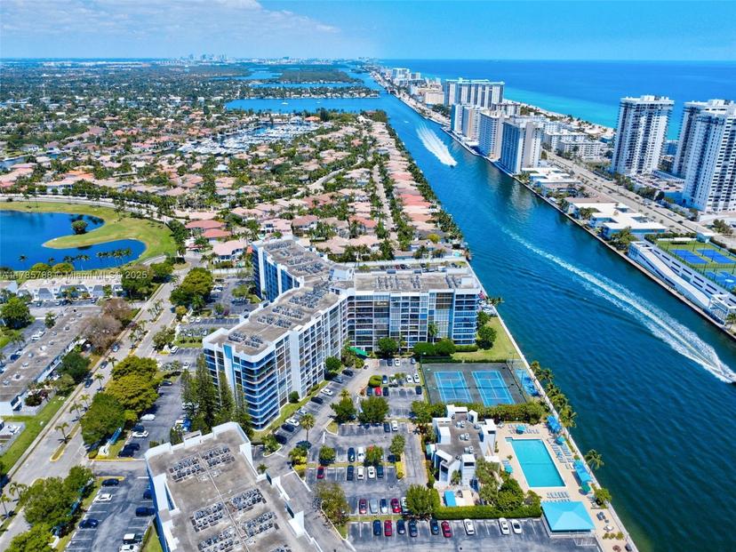 Picture of 1000 Parkview Dr # 1024, Hallandale Beach FL 33009