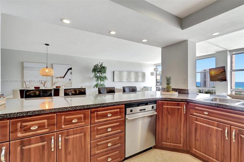 Picture of 1000 Parkview Dr # 1024, Hallandale Beach FL 33009