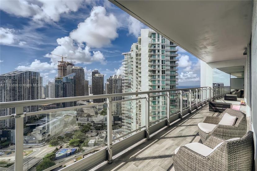 Picture of 90 SW 3Rd St # 4301, Miami FL 33130