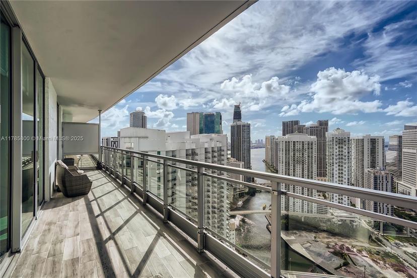 Picture of 90 SW 3Rd St # 4301, Miami FL 33130