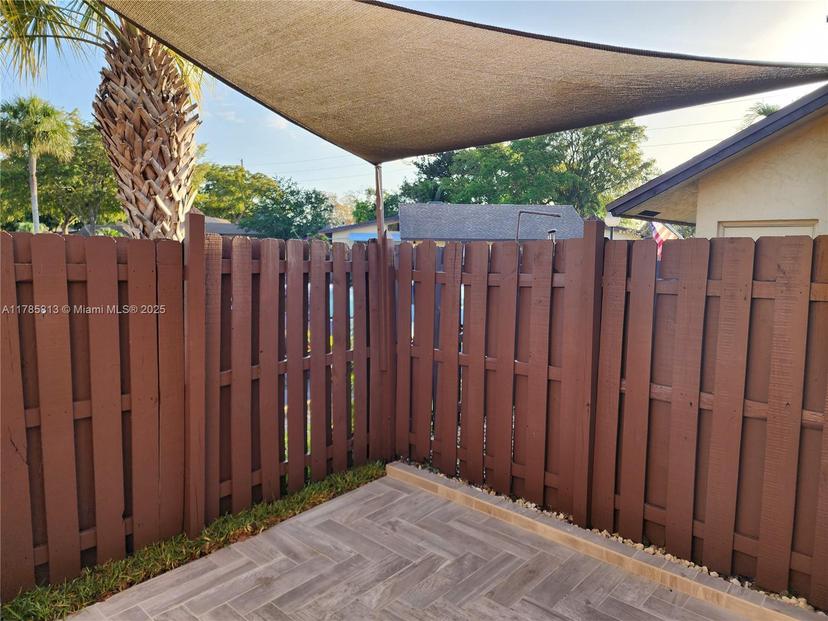 Picture of 249 Briarwood Cir # 15, Hollywood FL 33024