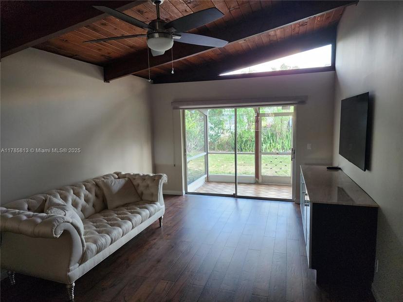 Picture of 249 Briarwood Cir # 15, Hollywood FL 33024