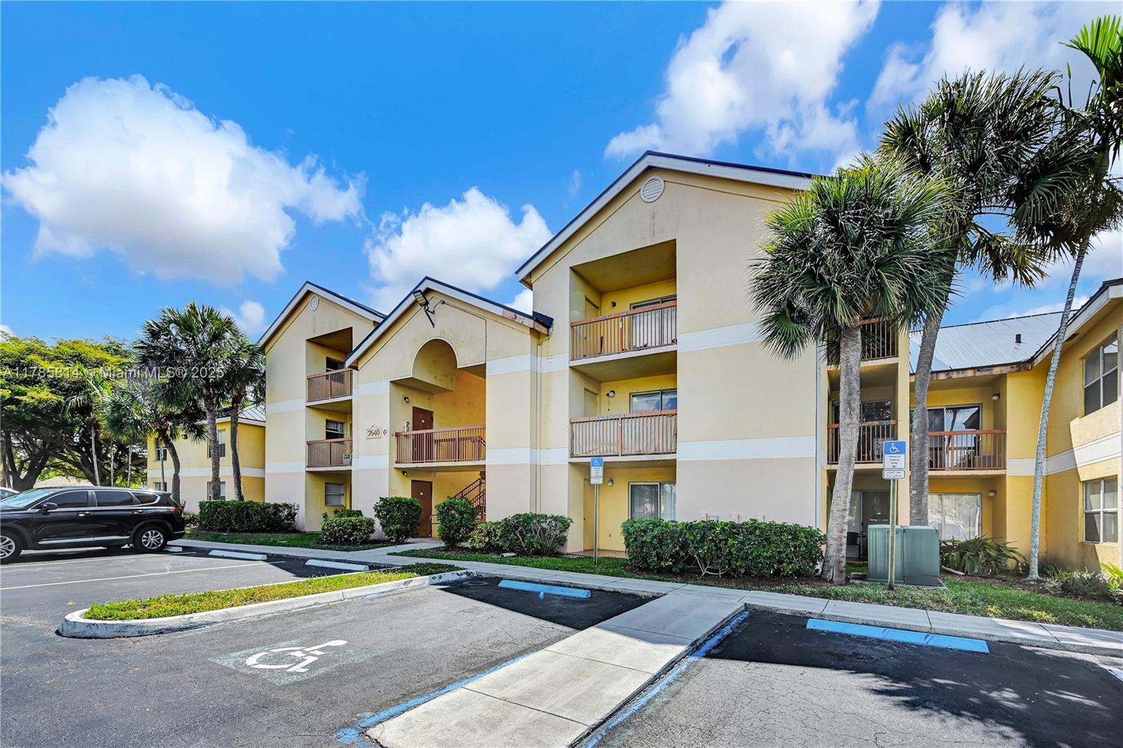Picture of 7640 Westwood Dr # 404, Tamarac, FL 33321