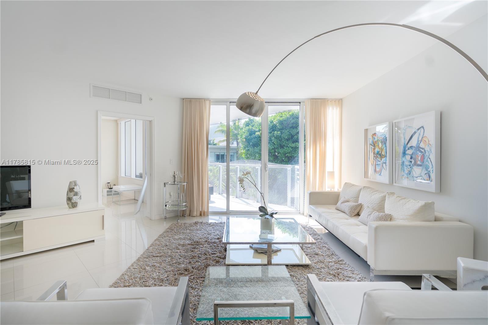 Picture of 2155 Washington Ct # 207, Miami Beach, FL 33139