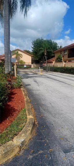 Picture of 11282 SW 9Th Ct, Pembroke Pines, FL 33025