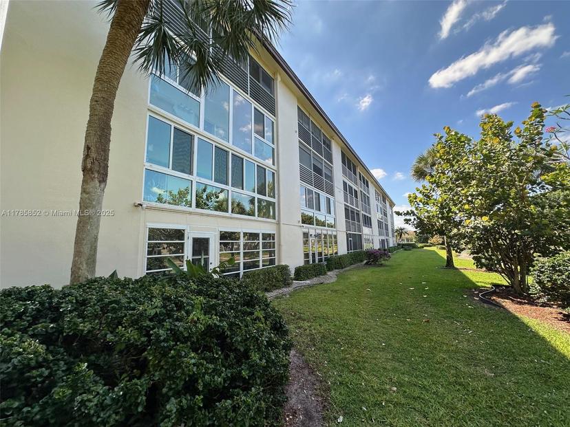 Picture of 3101 Portofino Pt # M2, Coconut Creek FL 33066