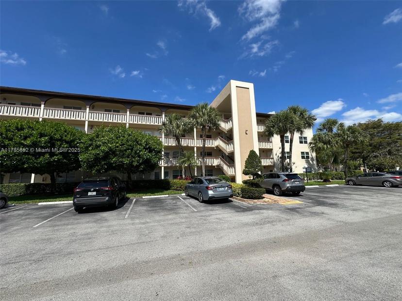 Picture of 3101 Portofino Pt # M2, Coconut Creek FL 33066