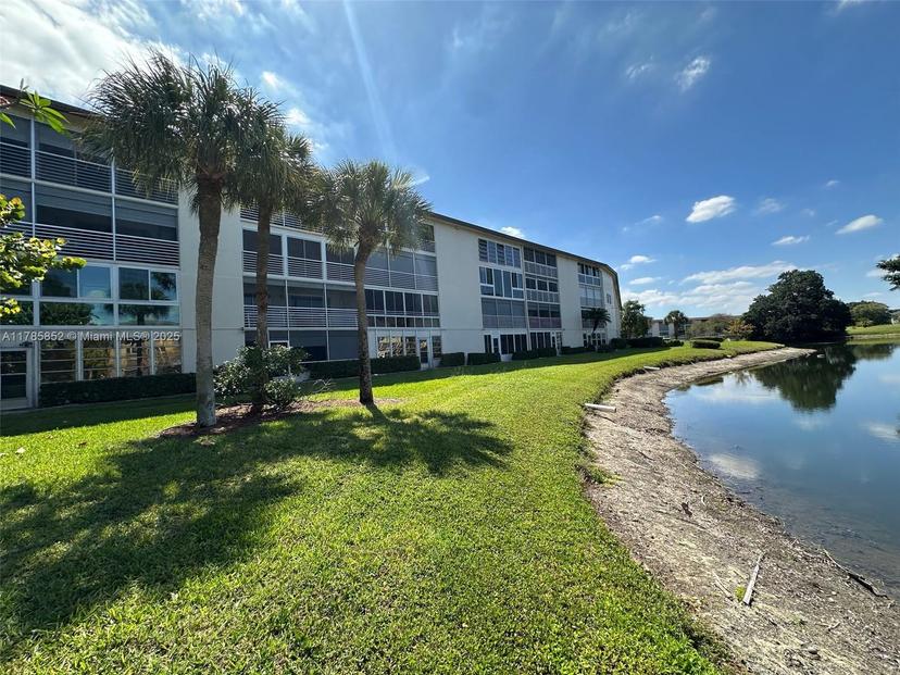 Picture of 3101 Portofino Pt # M2, Coconut Creek FL 33066
