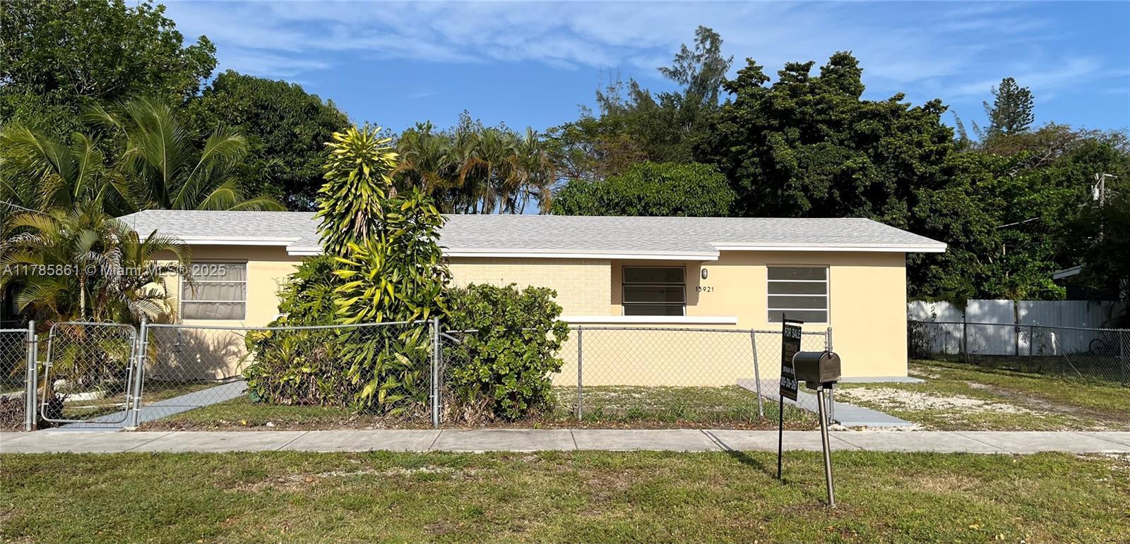 Picture of 15921 NW 39Th Ct, Miami Gardens, FL 33054