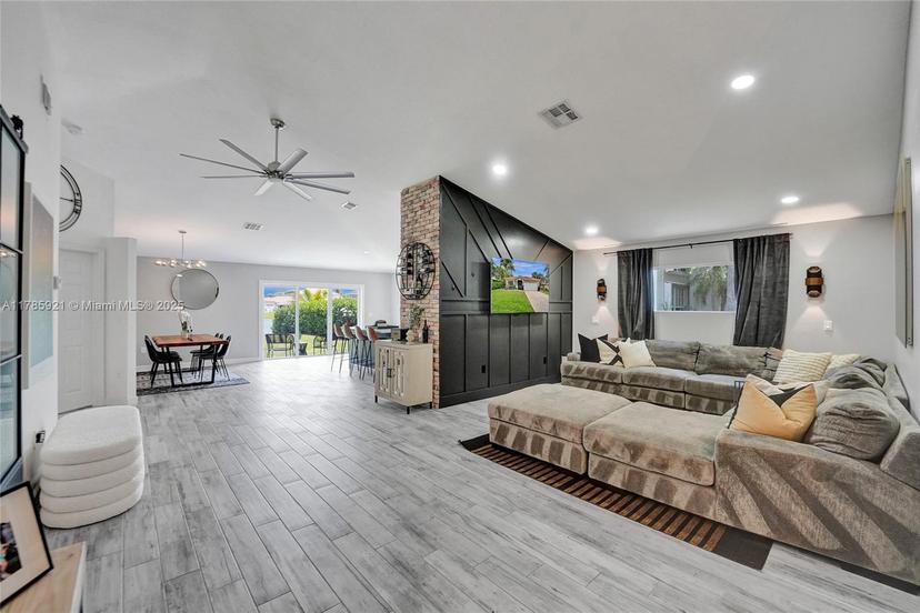 Picture of 13460 NW 6Th Dr, Plantation FL 33325