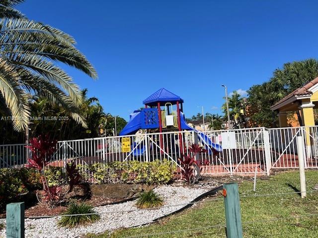 Picture of 637 E Mowry Ct, Homestead FL 33030