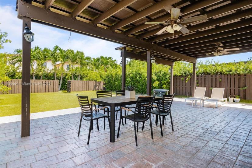 Picture of 10075 NW 86Th Ter, Doral FL 33178