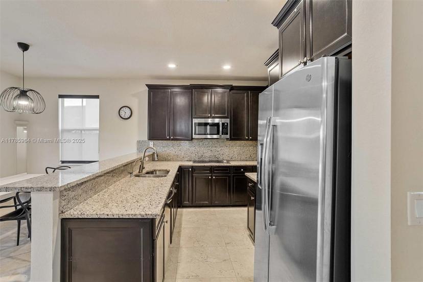 Picture of 10075 NW 86Th Ter, Doral FL 33178