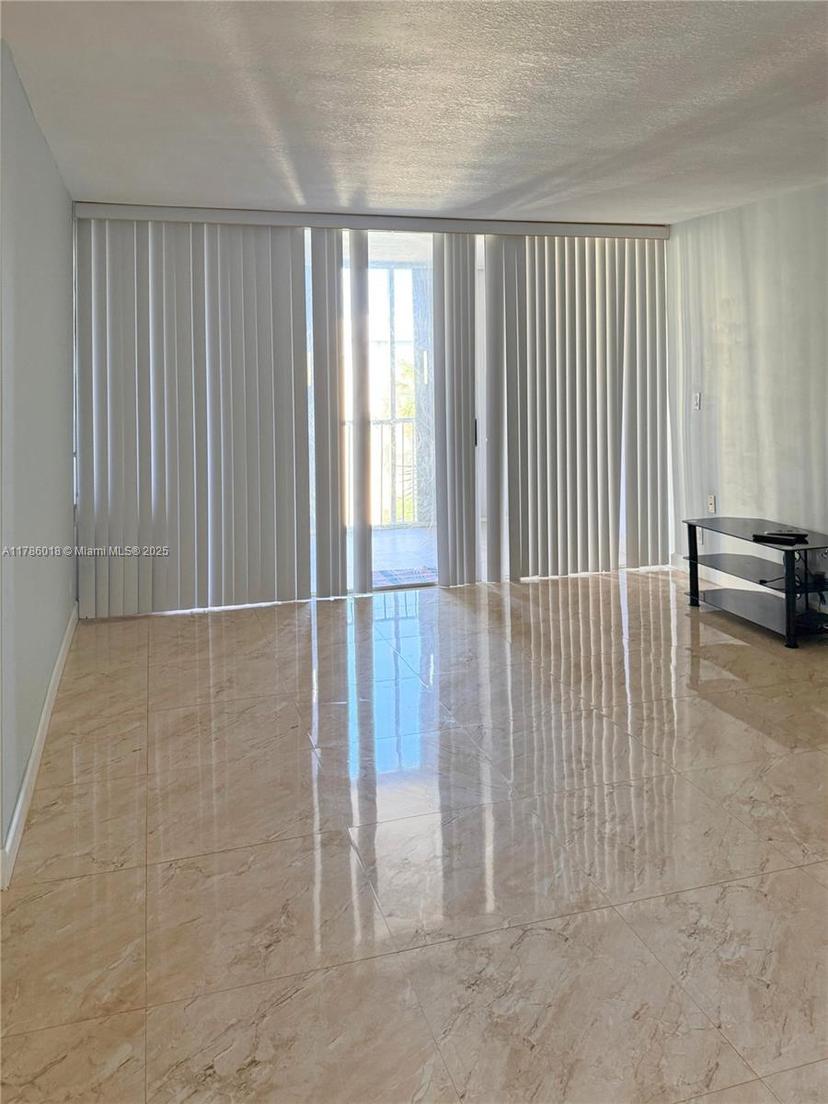Picture of 942 NE 199Th St # 4A, Miami FL 33179